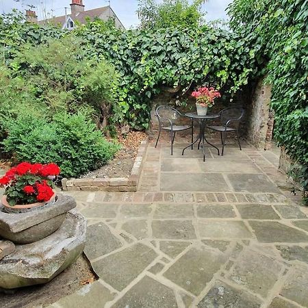 Beautiful 1 Bedroom Cottage With Courtyard. Deal Exterior foto