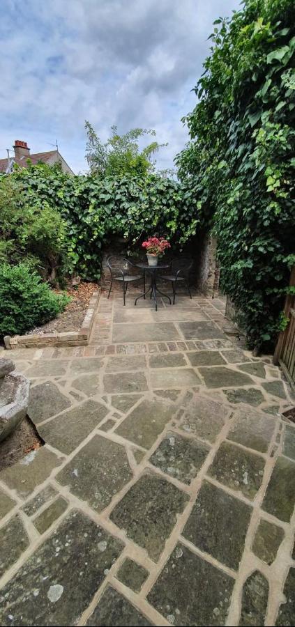 Beautiful 1 Bedroom Cottage With Courtyard. Deal Exterior foto
