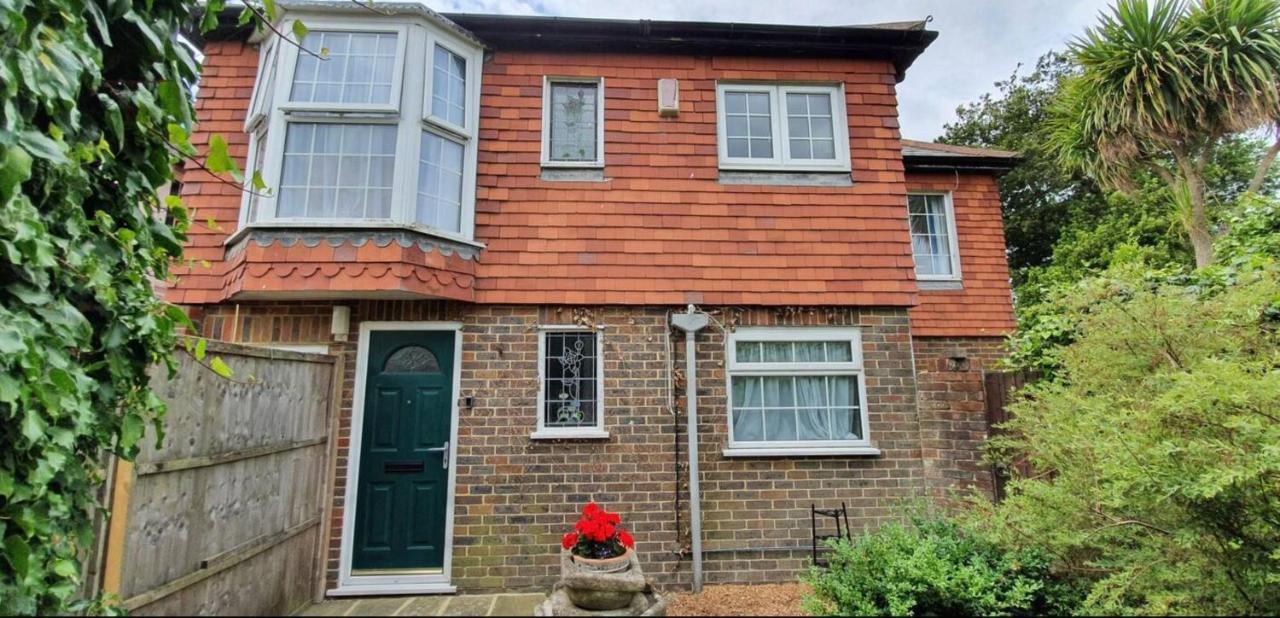 Beautiful 1 Bedroom Cottage With Courtyard. Deal Exterior foto
